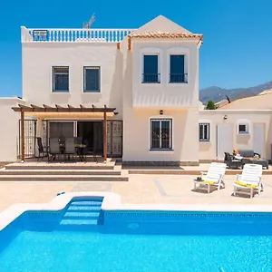 villa-sahara-bbq-heated-private-swimming-pool.adeje-hotels.com/